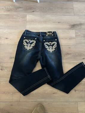 Viví Diva Dark Wash Embellished Back Pocket Women’s Jeans